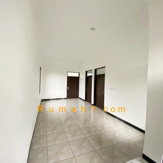 Foto Rumah dijual di Komplek Taman Cihanjuang, Rumah Id: 6123